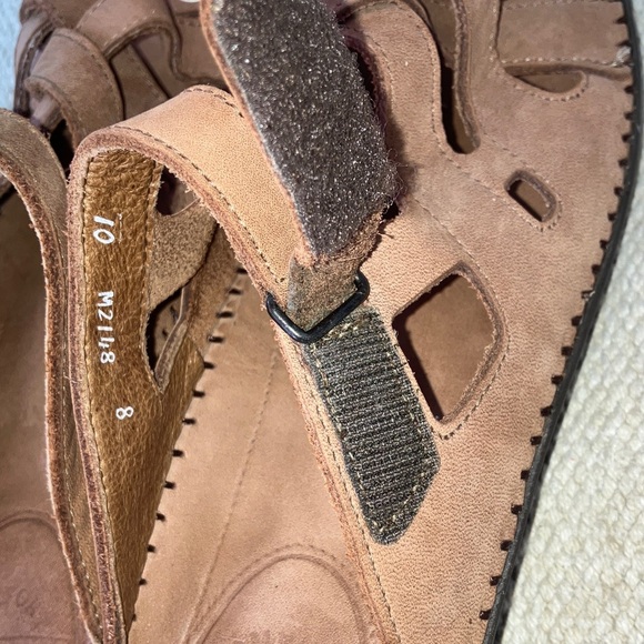 Easy Spirit women’s size 10 (fits like. 9.5 in my opinion) Tan Leather Sandals - Picture 13 of 16